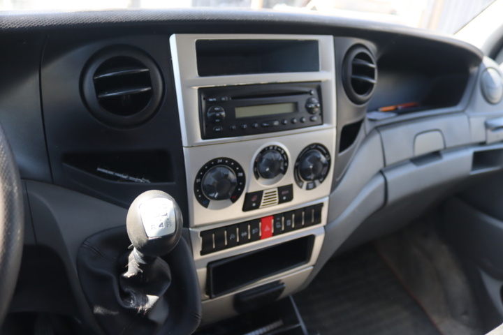 1032543-18 Iveco Daily 29L12 Van 2.3 HPI - 2010