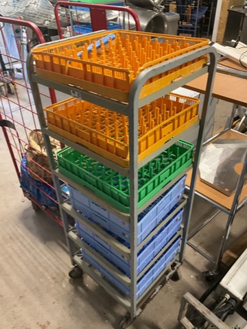 1002039-5 Cart with various dish trays