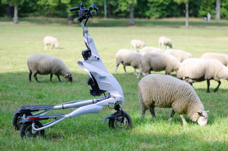 1032998-6 Trikke, fully electric vehicle/scooter, new, white