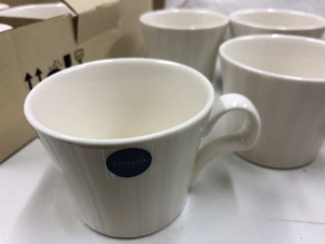 1032579-2 Arabia Lumi käyttämätön 10 hengen kahviastiasto