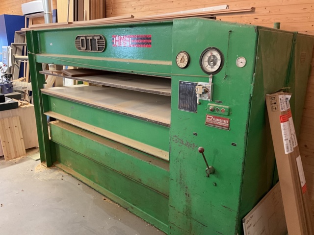 1002084-3 OTT Veneer press