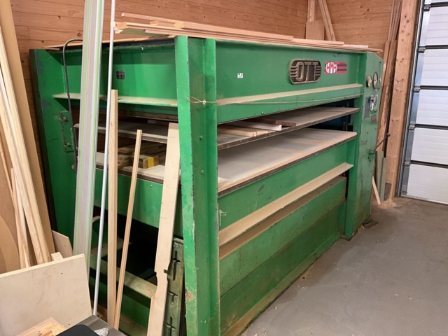 1002084-7 OTT Veneer press