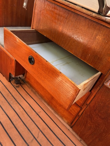 1013012-18 UTTERN 690 With Volvo Penta, year of manufacture 1981