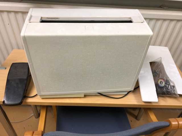 1032594-5 Husqvarna 2000 ompelukone ja työpiste - Ei pohjahintaa