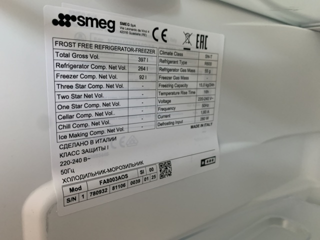 882942-7 Fridge & Freezer Smeg FAB 8003AOS transport damage