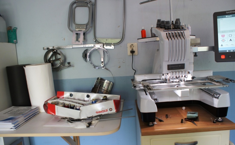 773416-1 Embroidery machine