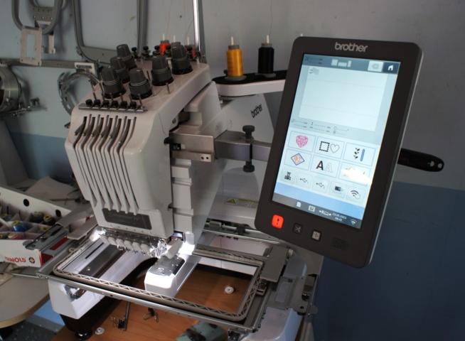 773416-10 Embroidery machine