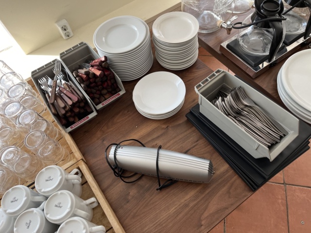 963311-5 Restaurant crockery