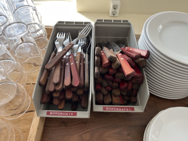 963311-6 Restaurant crockery