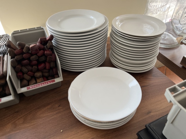 963311-8 Restaurant crockery