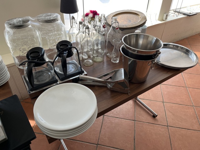 963311-9 Restaurant crockery