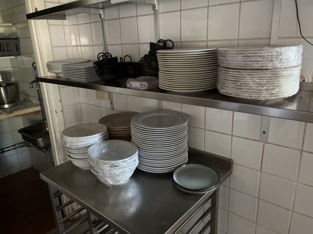 963311-27 Restaurant crockery