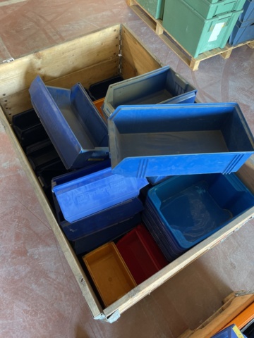 1023441-2 Various assortment boxes on 4 pallets