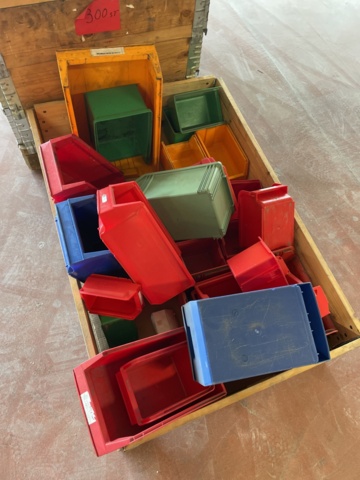 1023441-4 Various assortment boxes on 4 pallets