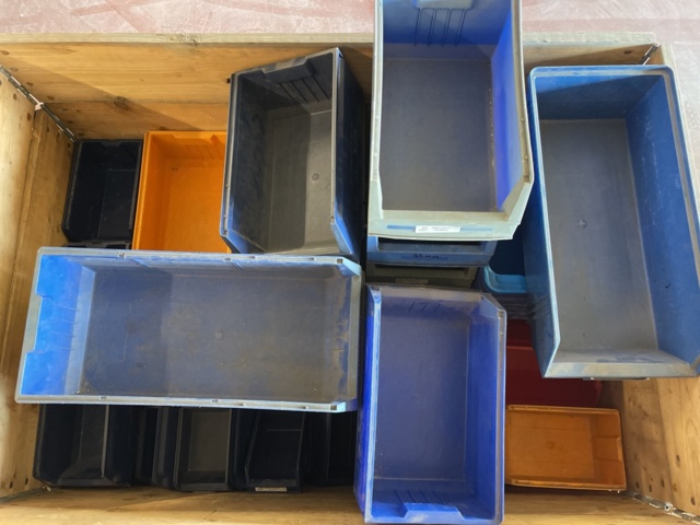 1023441-5 Various assortment boxes on 4 pallets