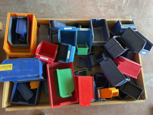 1023441-1 Various assortment boxes on 4 pallets