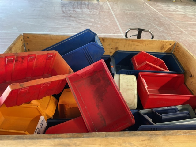 1023441-6 Various assortment boxes on 4 pallets