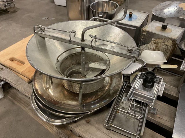 1002115-5 Various kitchen equipment