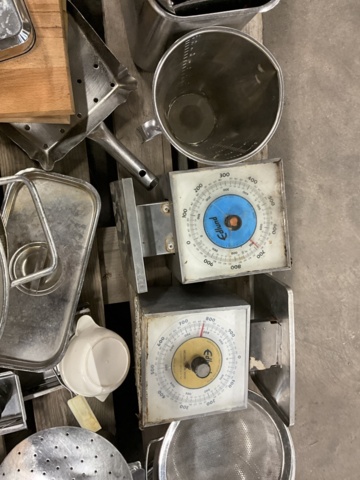 1002115-8 Various kitchen equipment