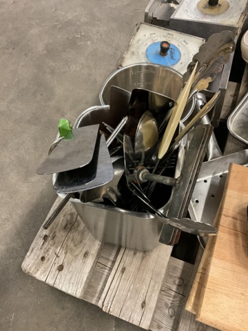 1002115-12 Various kitchen equipment