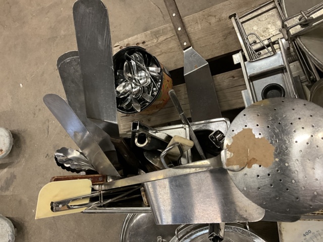 1002115-14 Various kitchen equipment