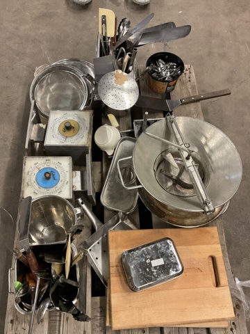 1002115-15 Various kitchen equipment