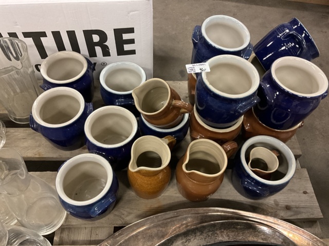 1002116-4 Lot with glass and china