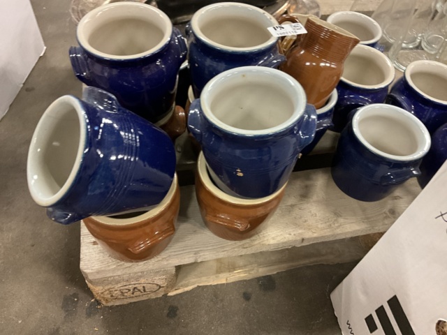 1002116-7 Lot with glass and china