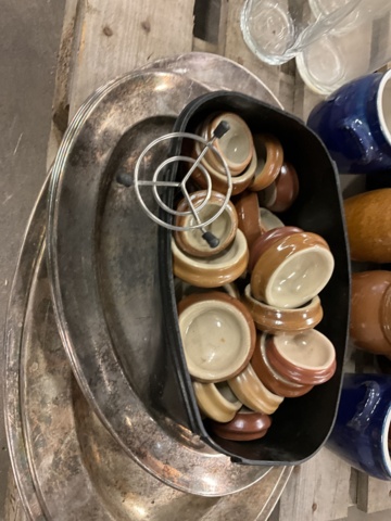 1002116-10 Lot with glass and china