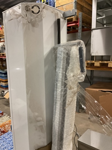 1002124-2 2 pcs. Blinds with crank