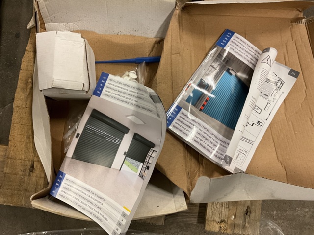 1002124-9 2 pcs. Blinds with crank