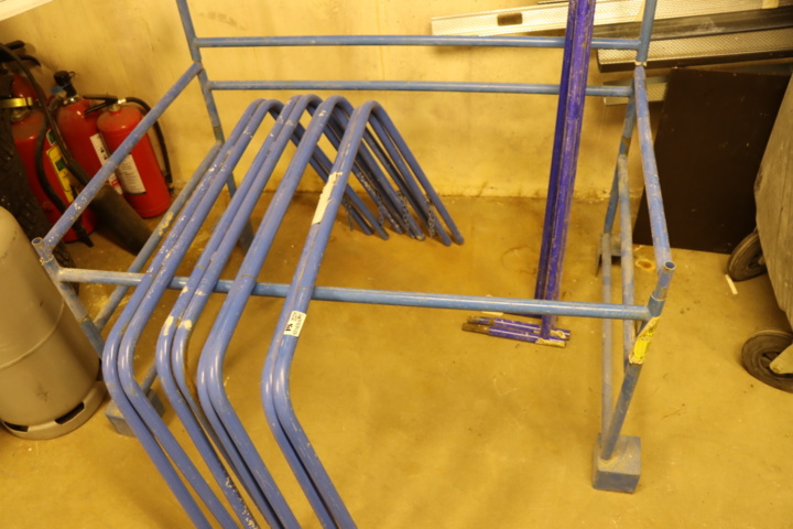 931426-1 4 plasterboard brackets + scaffolding