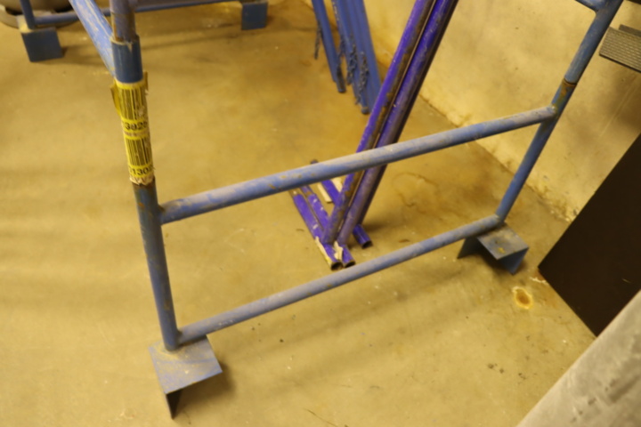 931426-3 4 plasterboard brackets + scaffolding