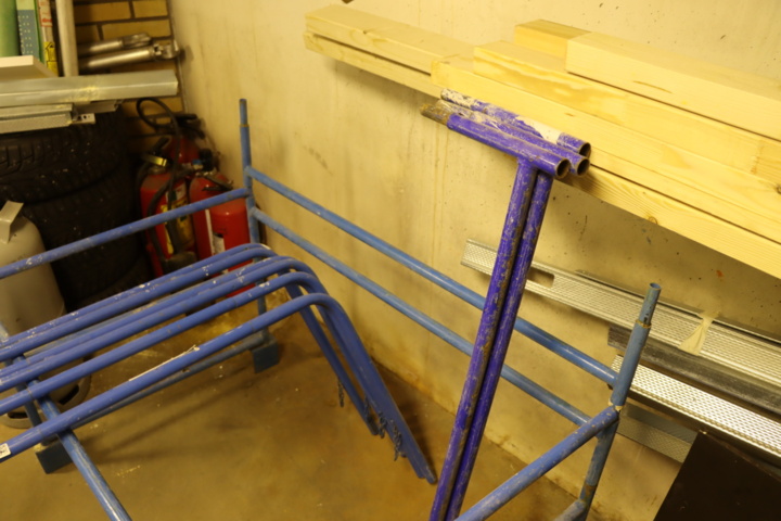 931426-4 4 plasterboard brackets + scaffolding