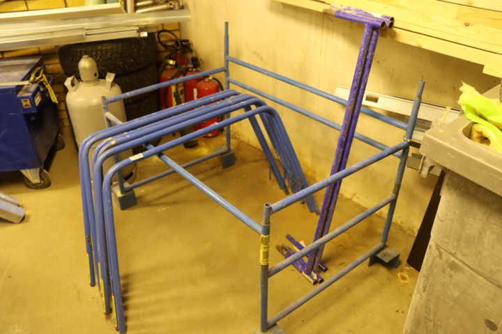 931426-7 4 plasterboard brackets + scaffolding