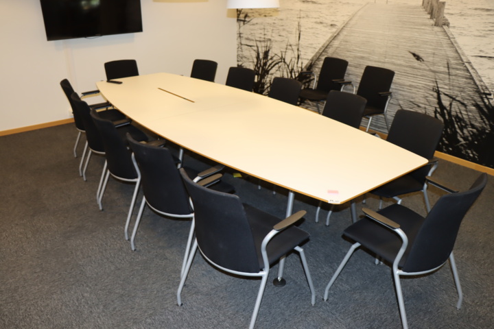 931446-1 Conference table with 14 chairs