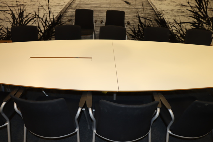 931446-6 Conference table with 14 chairs