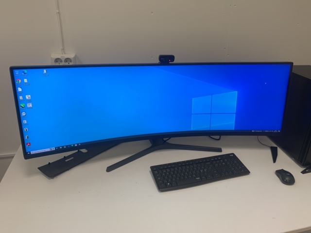 992949-2 Desktop computer with curved screen and printer