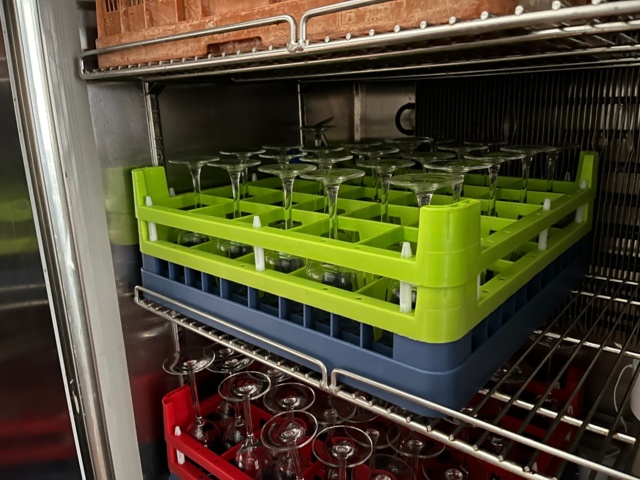 963311-18 Restaurant crockery