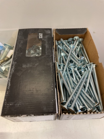 998592-7 Carriage bolt & washers