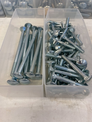 998592-13 Carriage bolt & washers