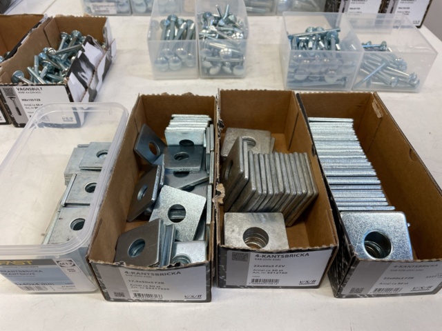 998592-15 Carriage bolt & washers