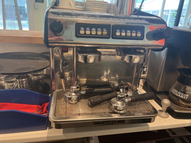 1024112-1 Espressomaskin Coffee Queen M1-C-2GR och kaffebryggare