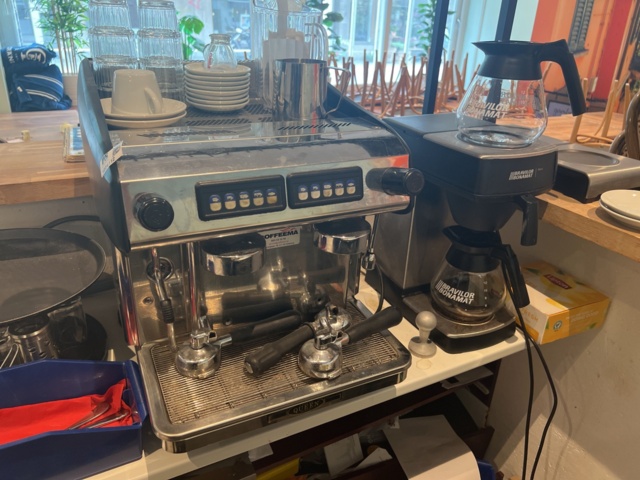 1024112-7 Espressomaskin Coffee Queen M1-C-2GR och kaffebryggare