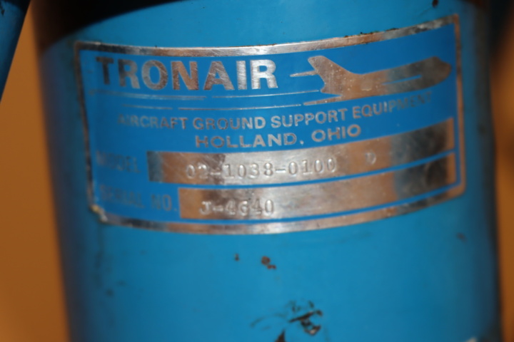 931509-8 3 aircraft jacks TronAir