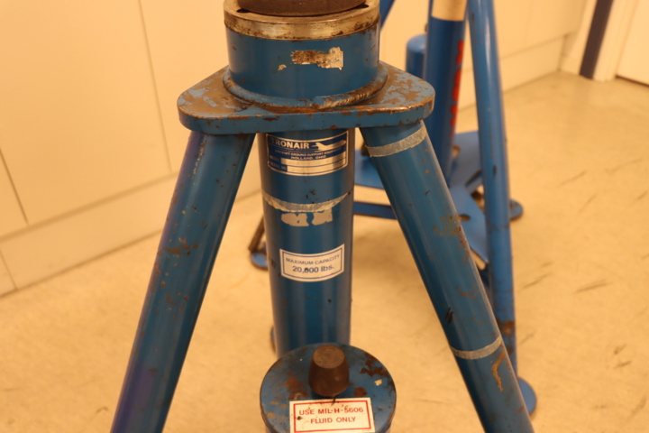 931509-9 3 aircraft jacks TronAir