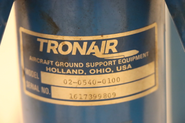 931509-10 3 aircraft jacks TronAir