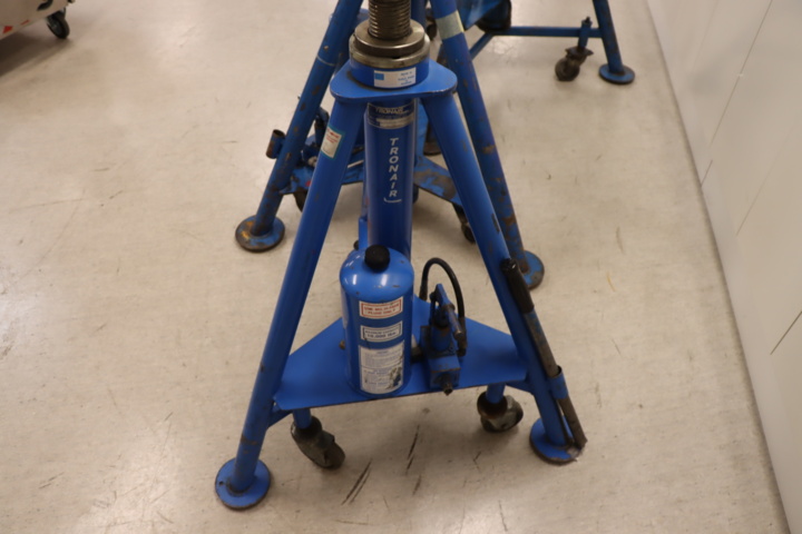 931509-11 3 aircraft jacks TronAir