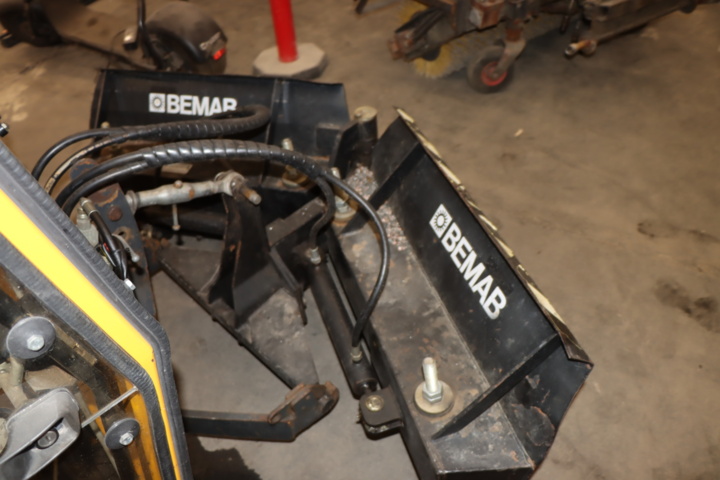 931397-11 WULFF 2000 -01 with gear CUF074