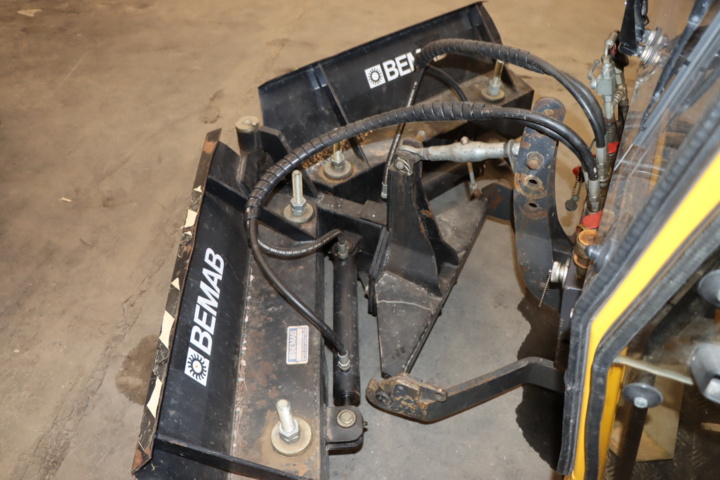 931397-13 WULFF 2000 -01 with gear CUF074